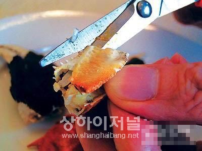 10. 다 먹은 게를 다시 원모양으로 맞출 수는 없지만 깨끗하게 잘 먹는 방법이다.