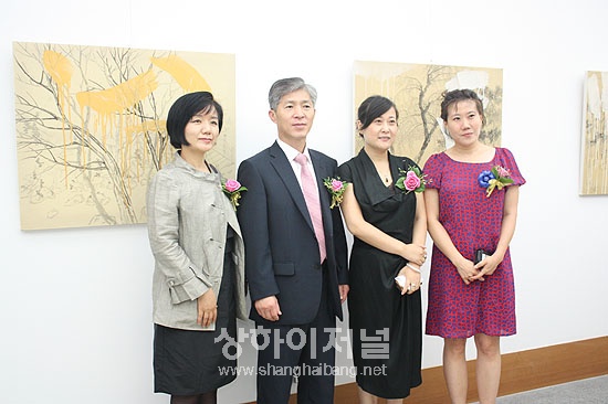 이민주 작가, 장사성 문화원장, 샹강화랑 장쥔란총감, 송근영 작가(왼쪽부터)