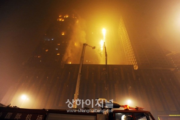▲ 불에 타고 있는 선양 5성급호텔