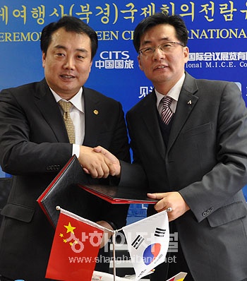 아시아나항공 박진우 상하이지사장(우)
