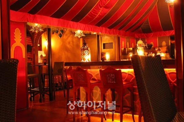 2층 유목민집처럼 꾸며놓은Bar