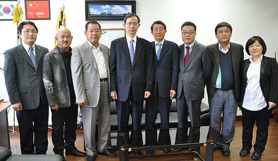 옥타상회지회 임원진들과 함께