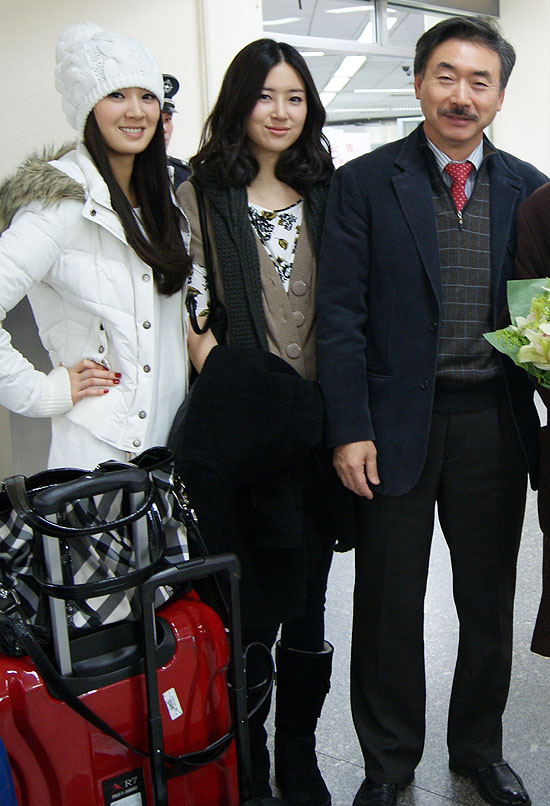 언니 정소라(좌), 정유리(가운데), 아빠 정한영(오른쪽)