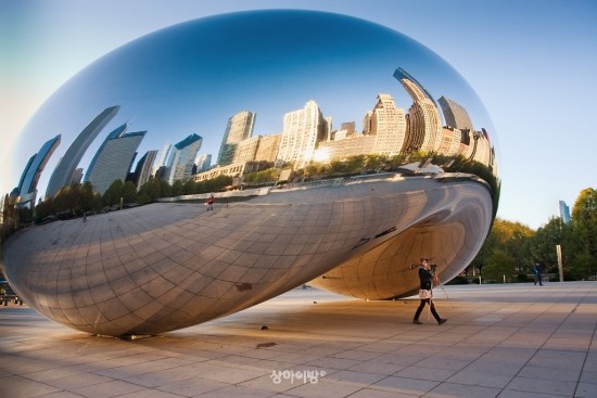 %EB%AF%B8%EA%B5%AD+%EC%8B%9C%EC%B9%B4%EA%B3%A0%EC%9D%98+%27Cloud+Gate%27.jpg