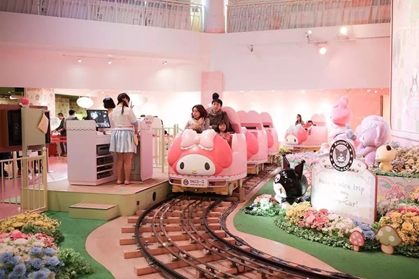 %E4%B8%96%E8%8C%82Hello+Kitty%E4%B8%8A%E6%B5%B7%E6%BB%A9%E4%B8%BB%E9%A2%98%E4%B9%90%E5%9B%AD.jpg