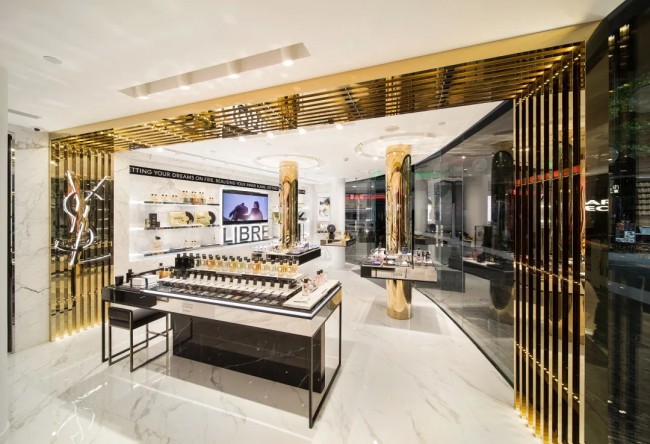 YSL%E5%9C%A3%E7%BD%97%E5%85%B0%E5%85%A8%E7%90%83%E6%97%97%E8%88%B0%E5%BA%972.webp.jpg