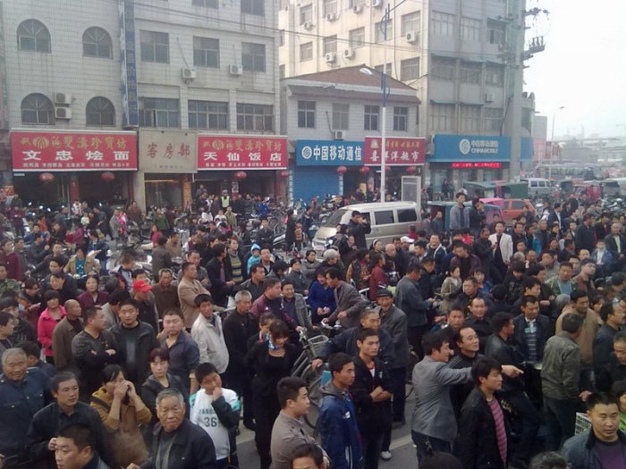 교통사고현장인파들